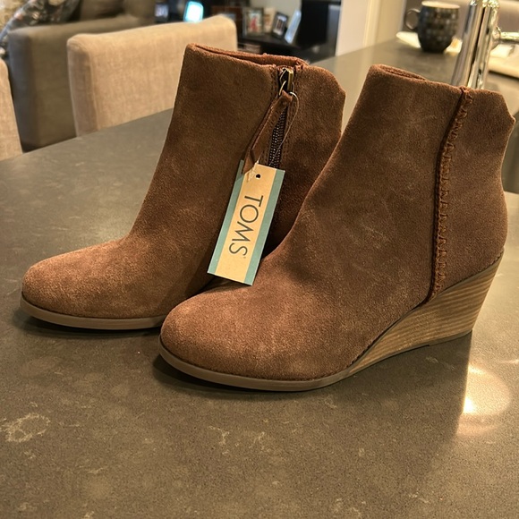 Toms Shoes - Toms Brown Wedge Boots